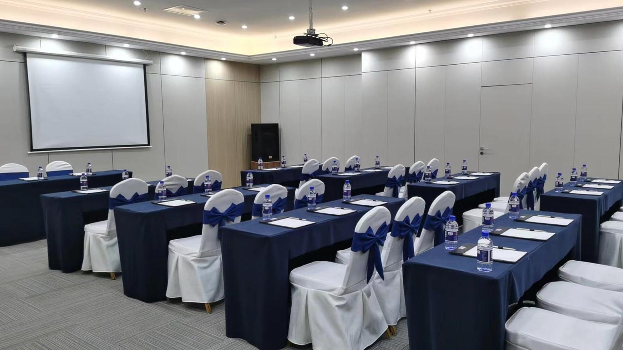 Holiday Inn Express Chengdu Tianfu Square By Ihg - Chunxi Road And Kuanzhai Alley Екстериор снимка