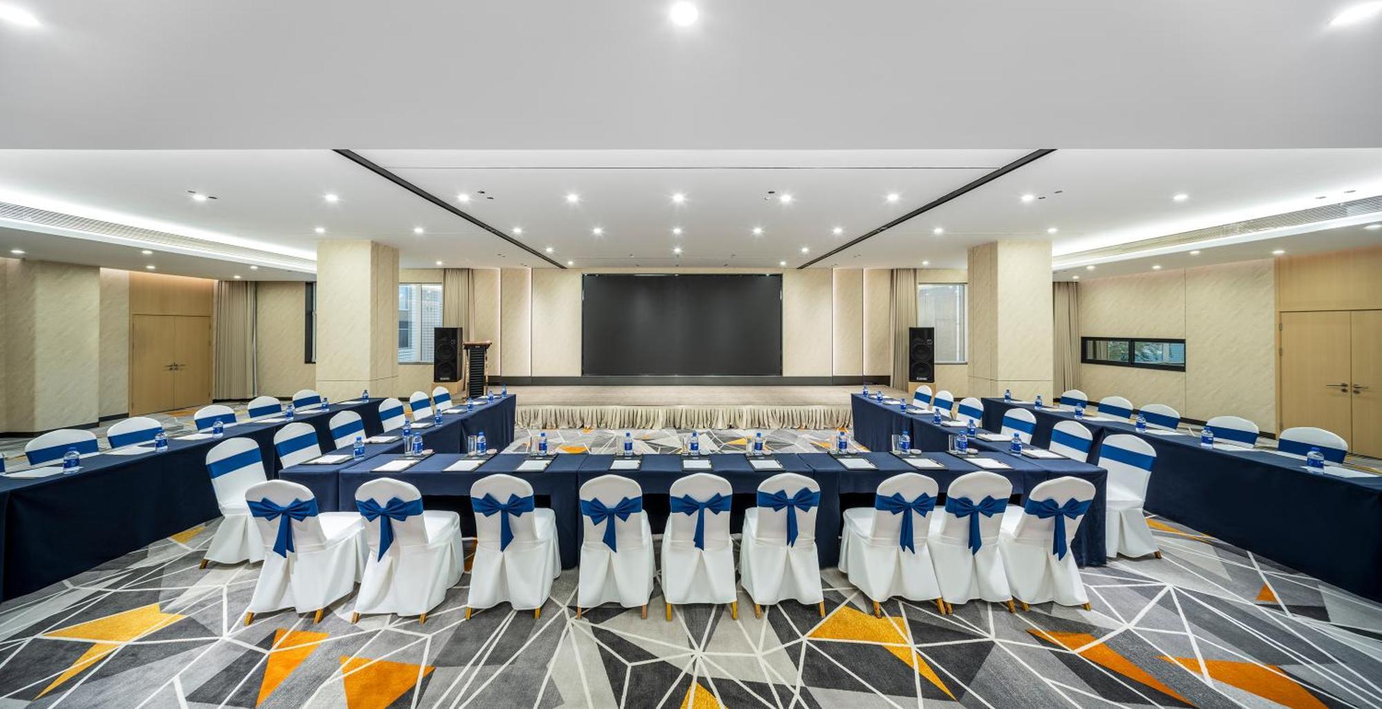 Holiday Inn Express Chengdu Tianfu Square By Ihg - Chunxi Road And Kuanzhai Alley Екстериор снимка