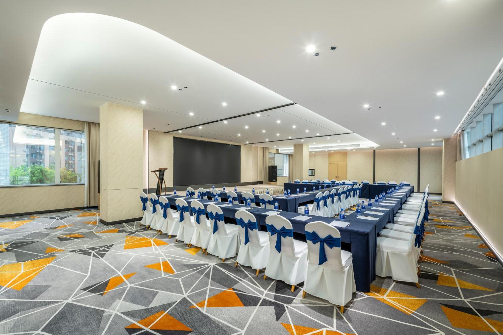 Holiday Inn Express Chengdu Tianfu Square By Ihg - Chunxi Road And Kuanzhai Alley Екстериор снимка