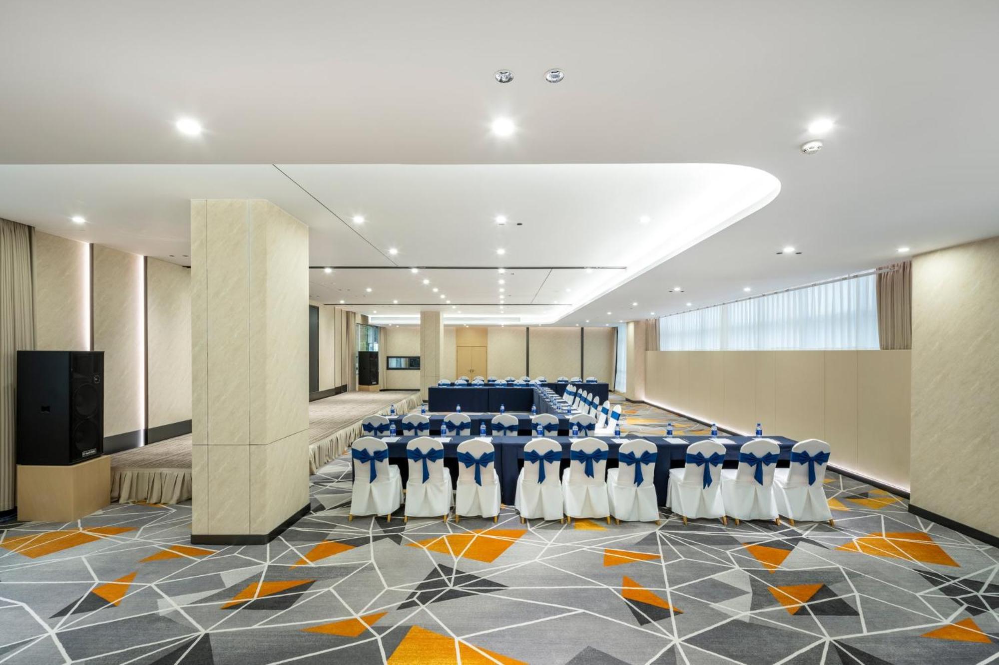 Holiday Inn Express Chengdu Tianfu Square By Ihg - Chunxi Road And Kuanzhai Alley Екстериор снимка