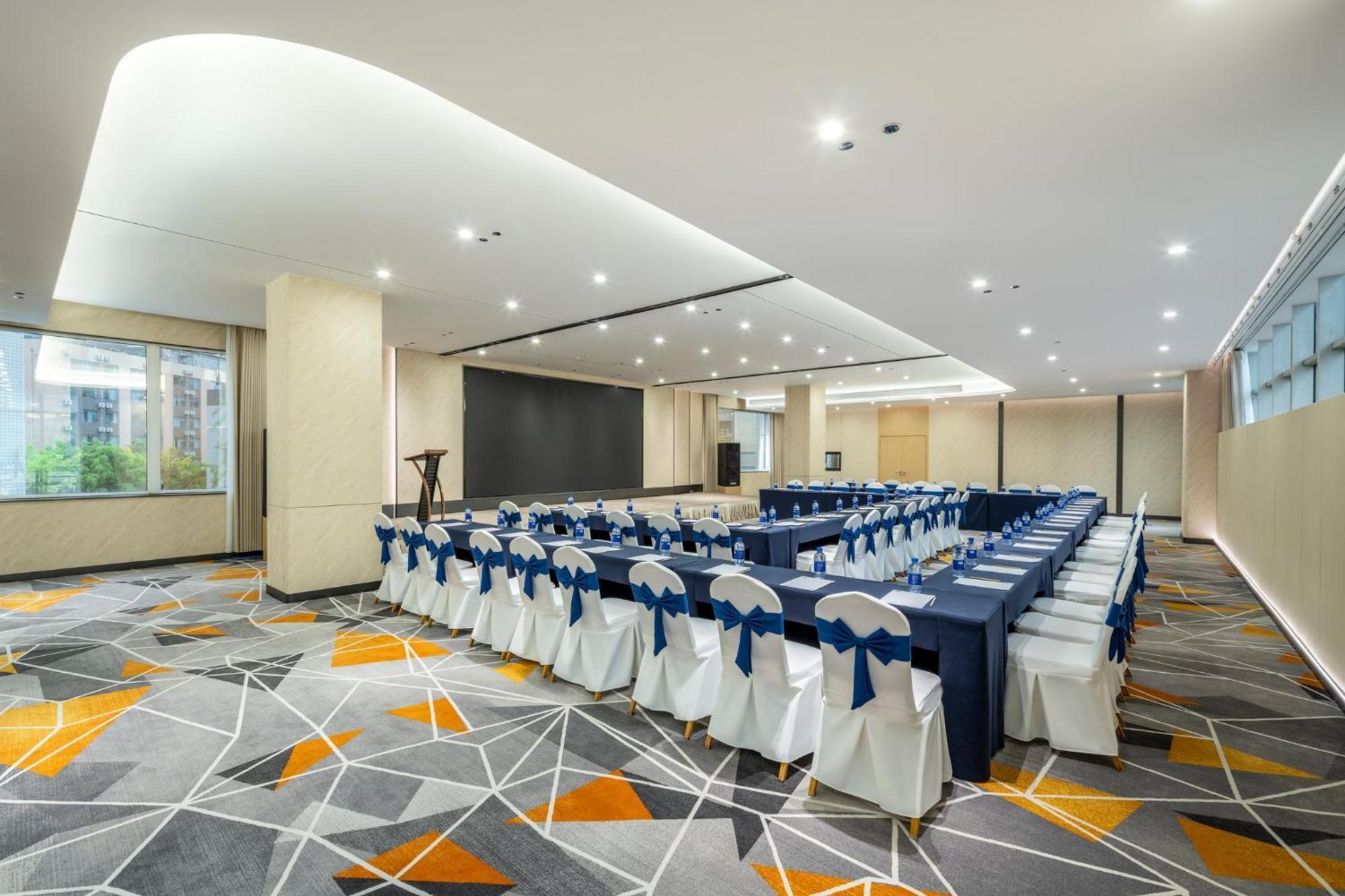 Holiday Inn Express Chengdu Tianfu Square By Ihg - Chunxi Road And Kuanzhai Alley Екстериор снимка
