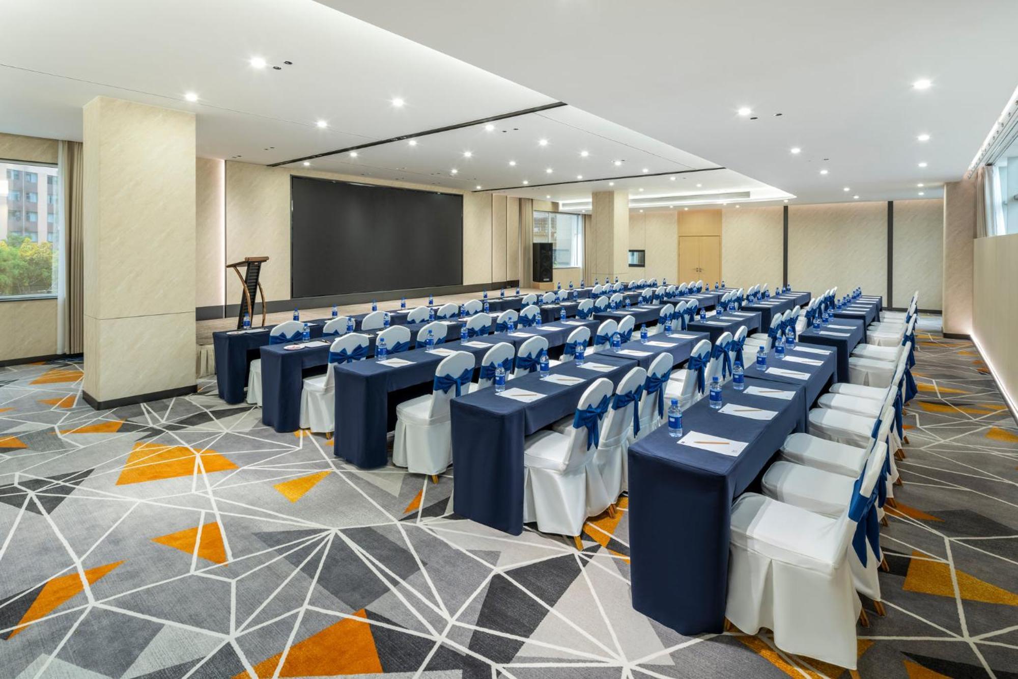 Holiday Inn Express Chengdu Tianfu Square By Ihg - Chunxi Road And Kuanzhai Alley Екстериор снимка