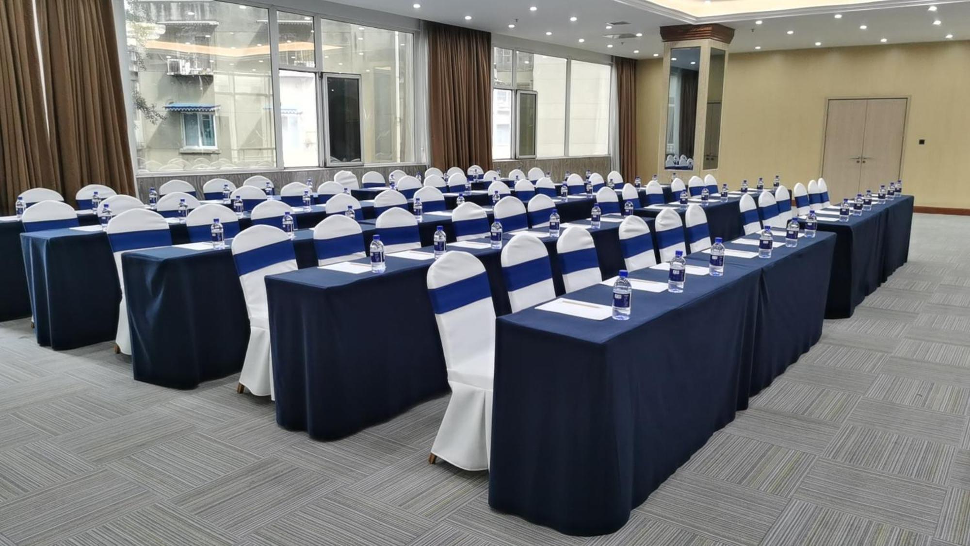Holiday Inn Express Chengdu Tianfu Square By Ihg - Chunxi Road And Kuanzhai Alley Екстериор снимка